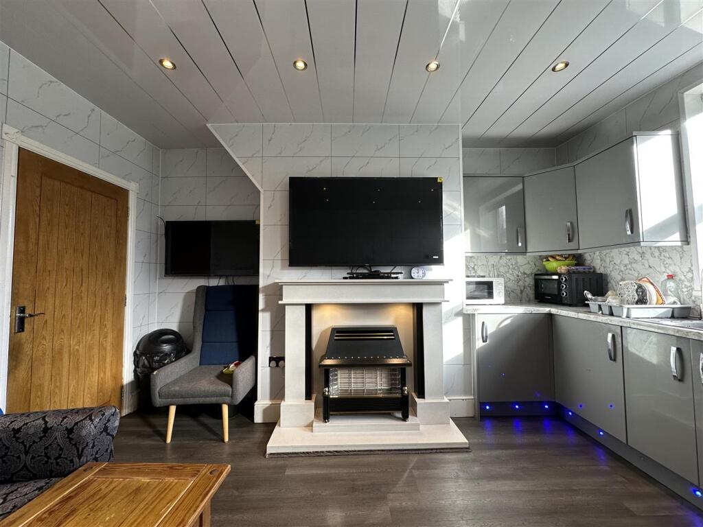 Additional image 9 of Selborne Grove, Keighley