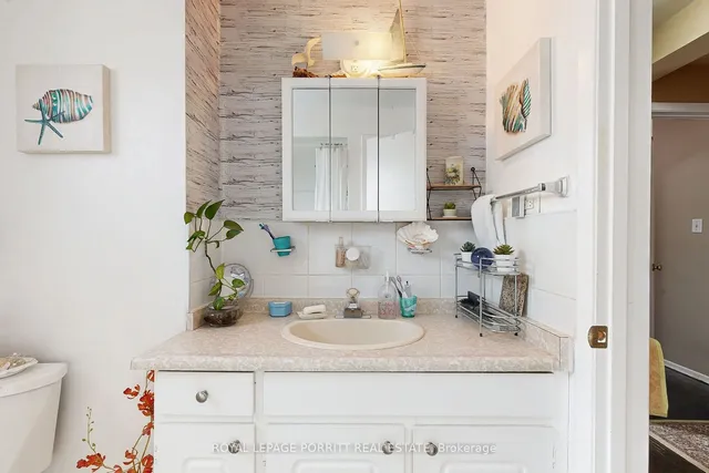 Additional image 20 of 15 Muskoka Ave