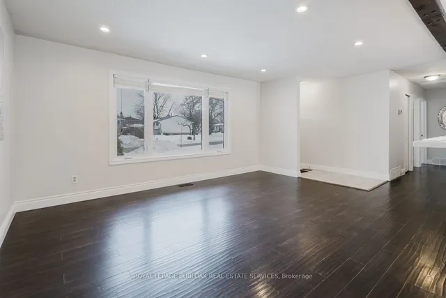 Additional image 6 of 2241 Melanie Crt