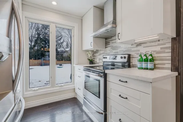 Additional image 8 of 2241 Melanie Crt