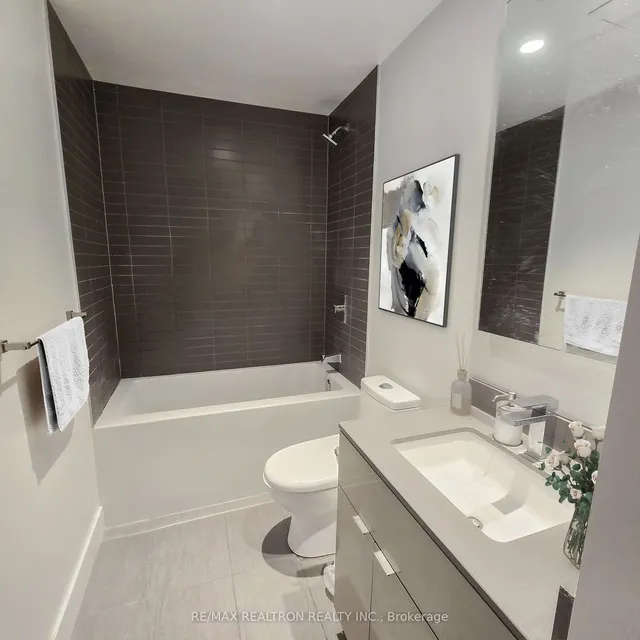 Additional image 10 of 7 Grenville St Unit 1909