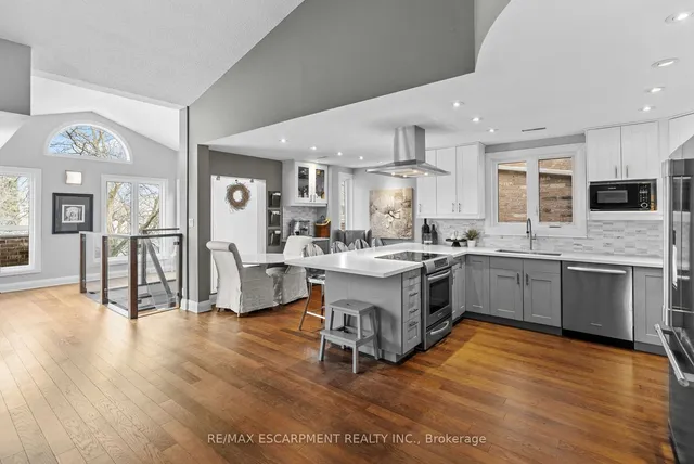 Additional image 9 of 3230 New St Unit 3