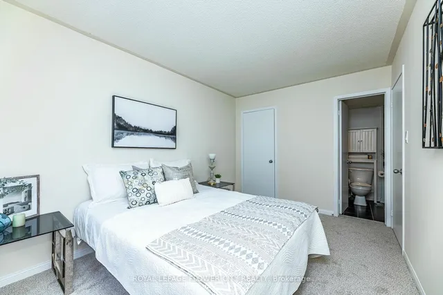 Additional image 33 of 11 Niagara St Unit 14