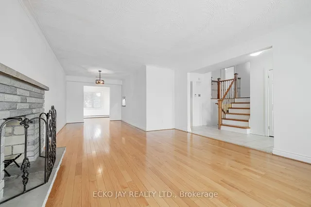 Additional image 3 of 15 Comet Crt