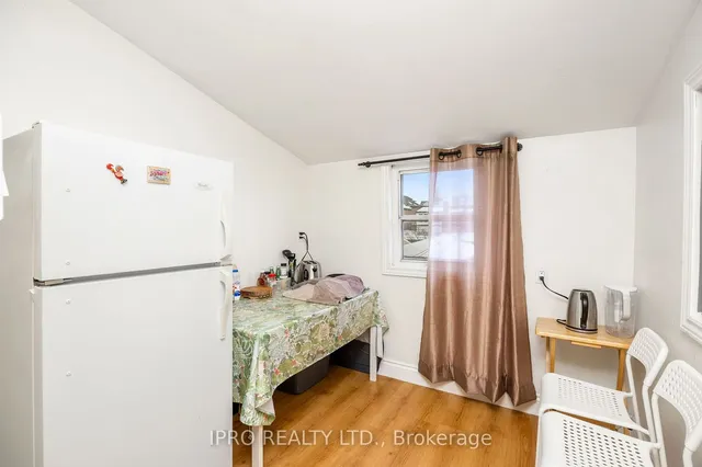 Additional image 18 of 1351 Lansdowne Ave