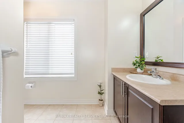 Additional image 28 of 19 Snapdragon Sq