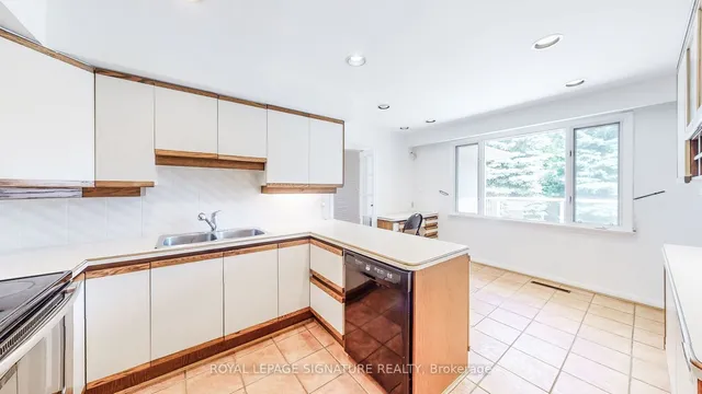 Additional image 19 of 24 Burleigh Heights Dr