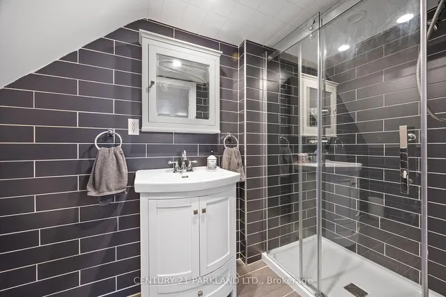 Additional image 34 of 114 Rosemount Ave