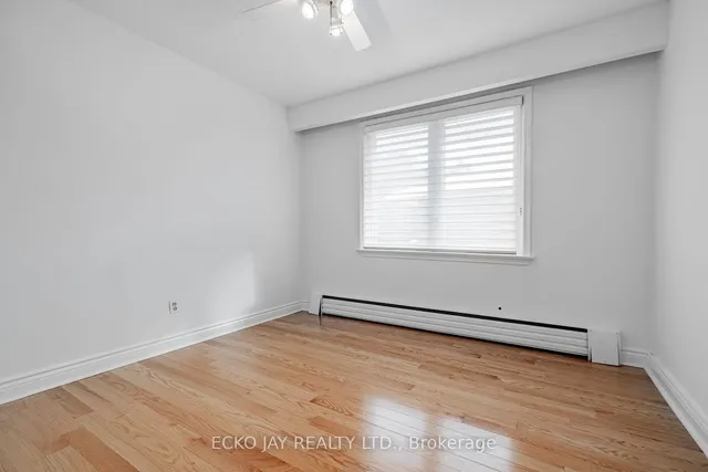 Additional image 15 of 15 Comet Crt