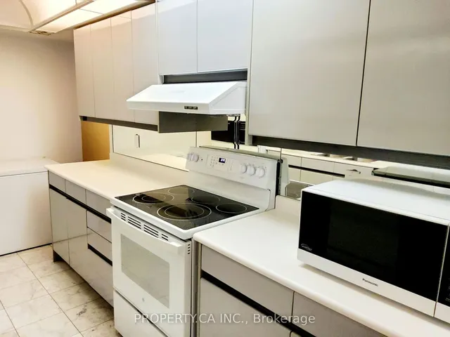 Additional image 11 of 33 University Ave Unit 1109