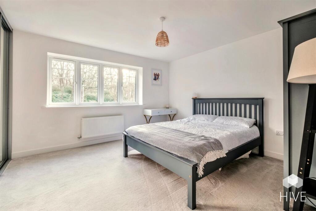 Additional image 16 of Horseshoe Crescent, Ferndown