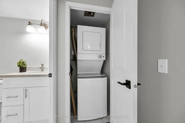 Additional image 26 of 30 Grand Trunk Cres Unit 709