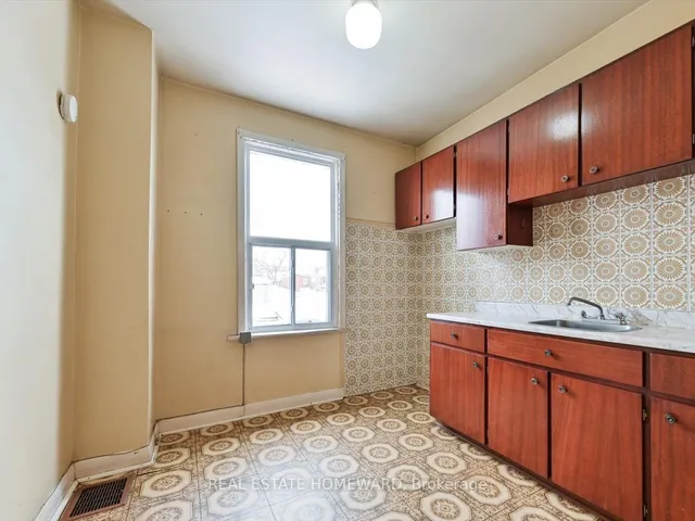 Additional image 9 of 249 Manning Ave