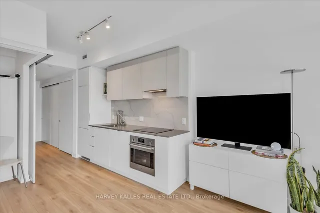 Additional image 31 of 161 Roehampton Ave Unit 3301