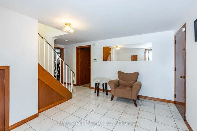 Additional image 22 of 92 Queenston Cres