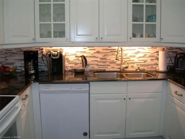 Additional image 20 of 5250 Lakeshore Rd Unit 201