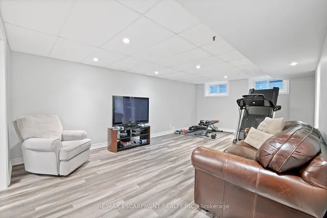 Additional image 26 of 344 Camelot Crt