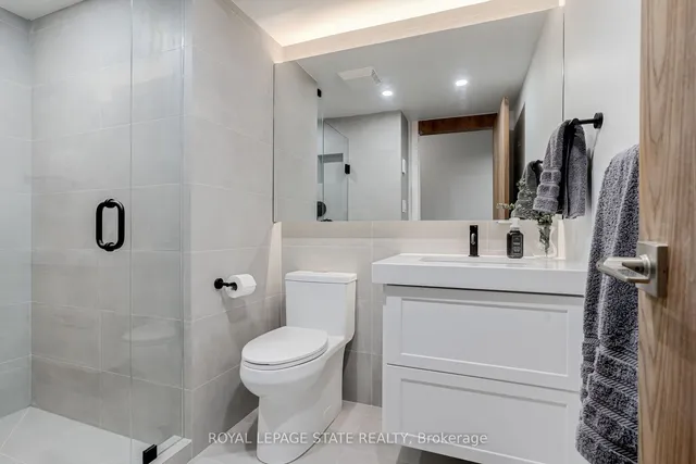 Additional image 33 of 71 Simcoe St Unit 2201