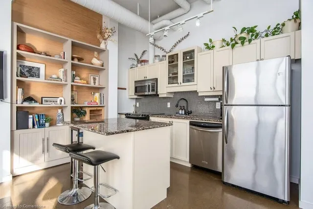 Additional image 15 of 404 King St Unit 610