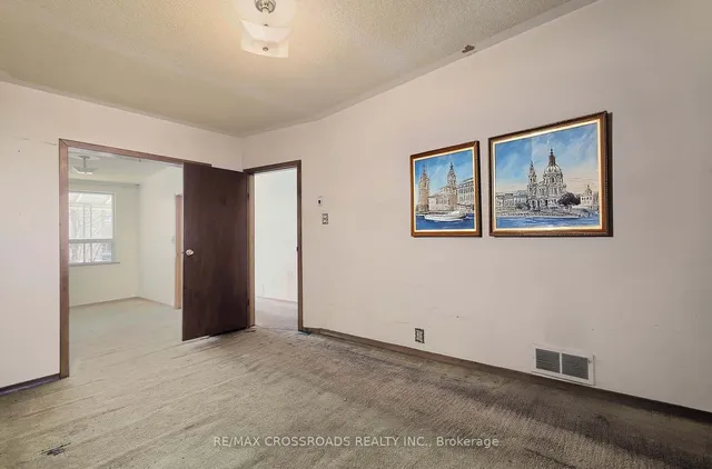 Additional image 10 of 734 Adelaide St