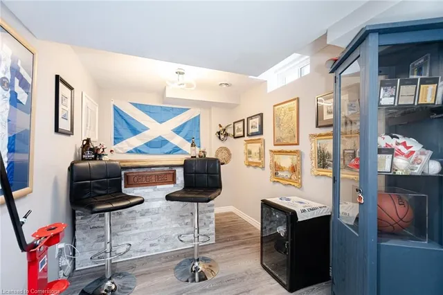 Additional image 37 of 20 Iris Cres