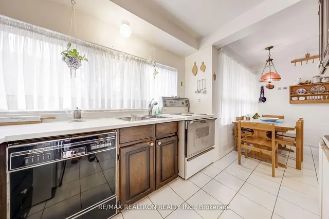 Additional image 20 of 70 Castlebury Cres Unit 9