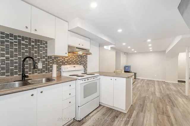 Additional image 33 of 42 Fairlight St
