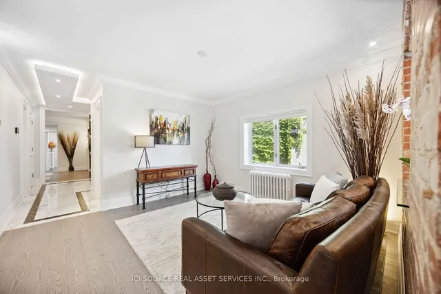 Additional image 19 of 27 Glen Elm Ave