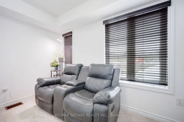 Additional image 18 of 14 Kayak Heights