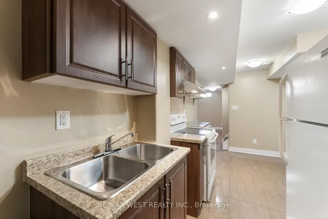 Additional image 33 of 33 Lone Rock Circ