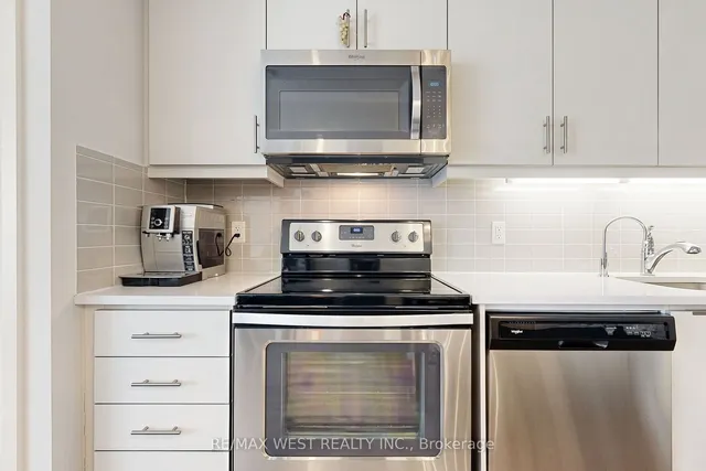 Additional image 10 of 17 Zorra St Unit 905