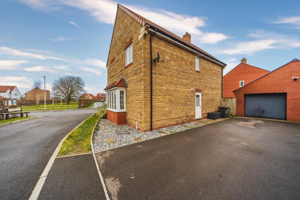 Additional image 17 of Family home in Yatton's popular Chestnut Park