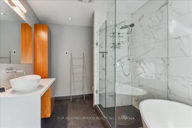 Additional image 37 of 69 Longboat Ave