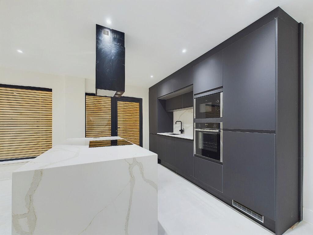 Primary image of Silver Leaves, Southill Road, Chislehurst, Kent, BR7 5EE