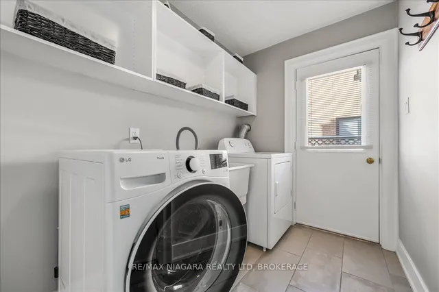 Additional image 16 of 1077 Grandeur Cres