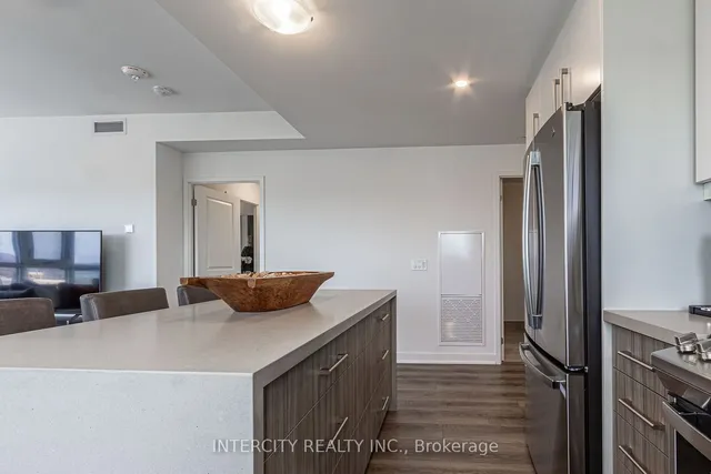 Additional image 5 of 2007 James St Unit 1307