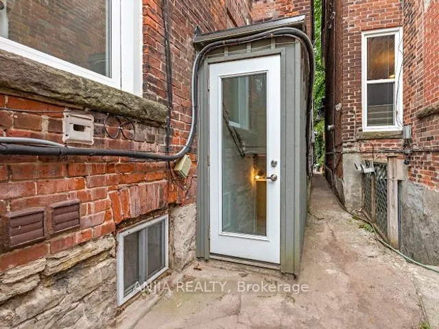 Additional image 32 of 165 Howland Ave