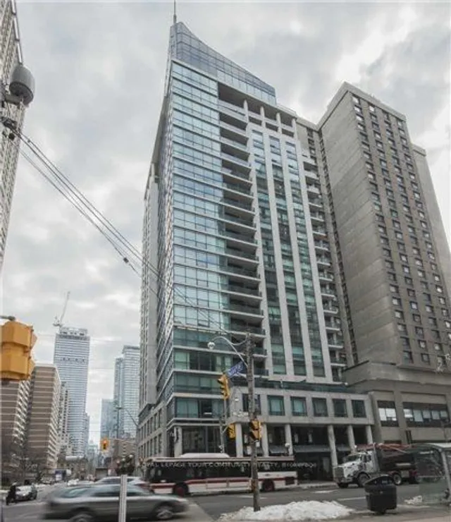 1121 Bay St Unit 702