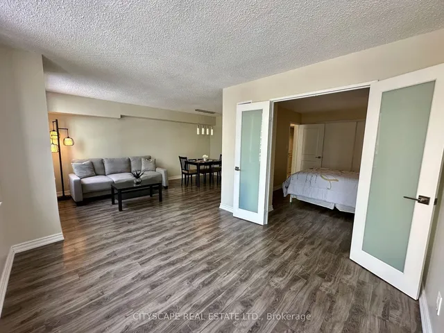 Additional image 10 of 633 Bay St Unit 922