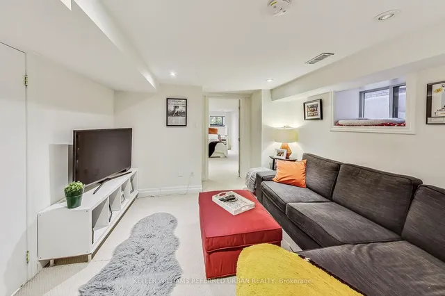 Additional image 29 of 36 Glenlake Ave