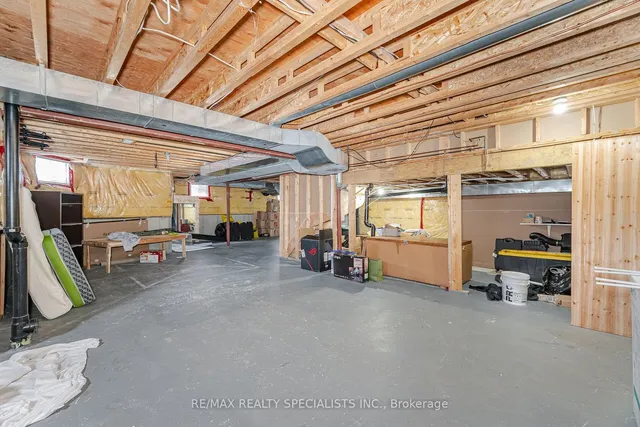 Additional image 34 of 16 Eiffel Blvd