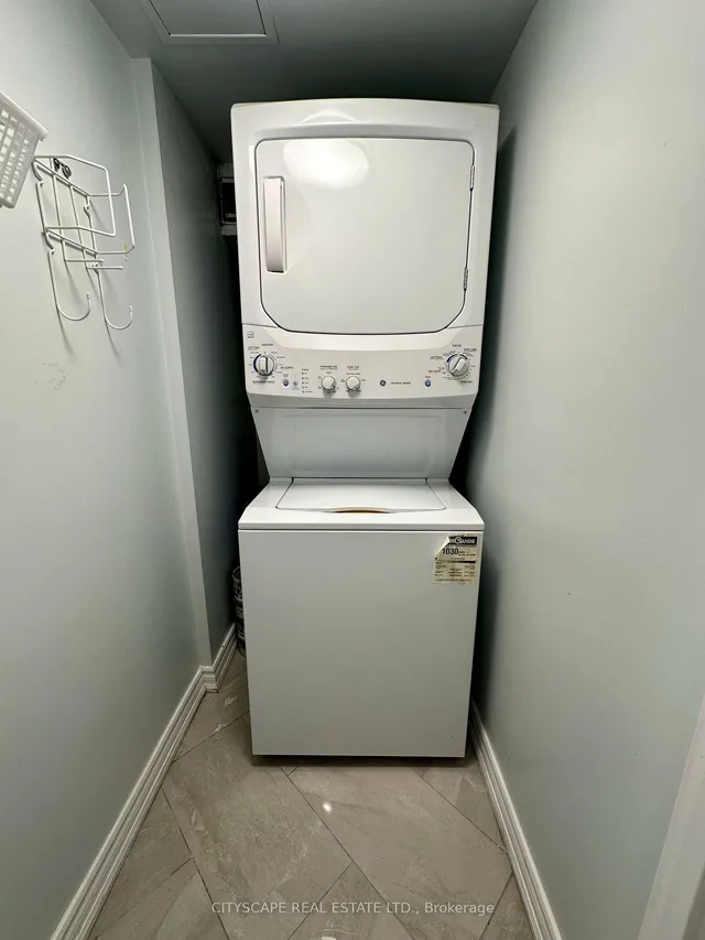 Additional image 16 of 633 Bay St Unit 922