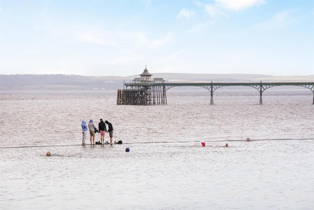 Additional image 11 of Contemporary apartment in Upper Clevedon