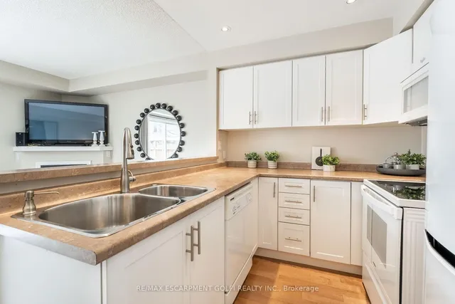 Additional image 10 of 2025 Cleaver Ave Unit 35