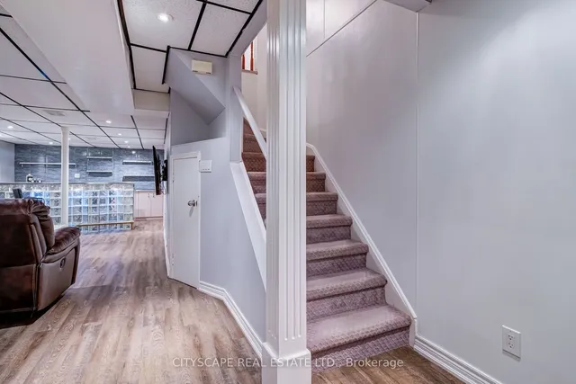 Additional image 24 of 102 Richwood Cres