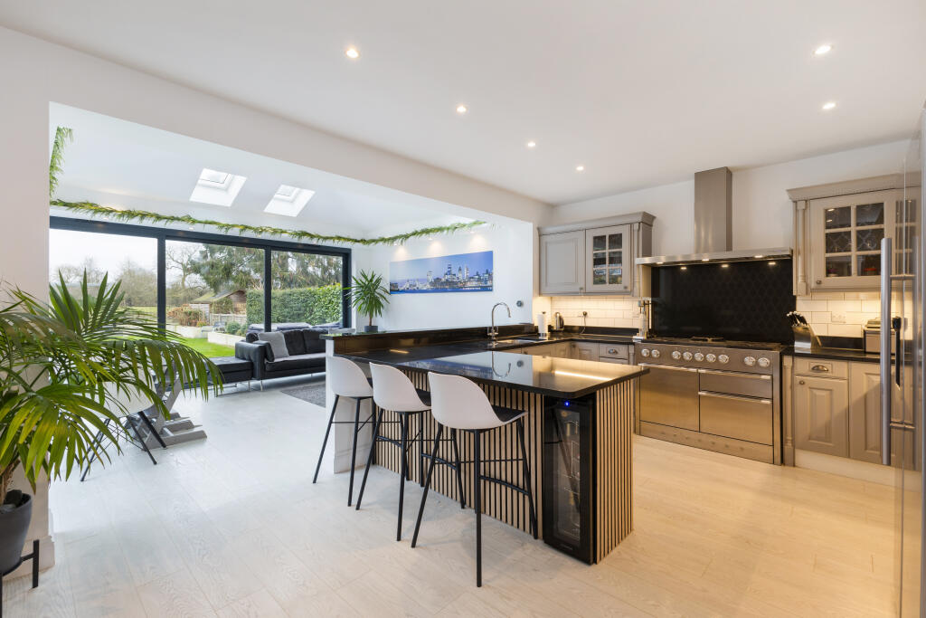 Additional image 3 of Station Road, Welham Green, AL9