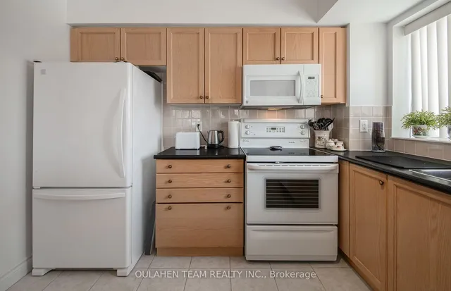 Additional image 10 of 1 Clairtrell Rd Unit 212