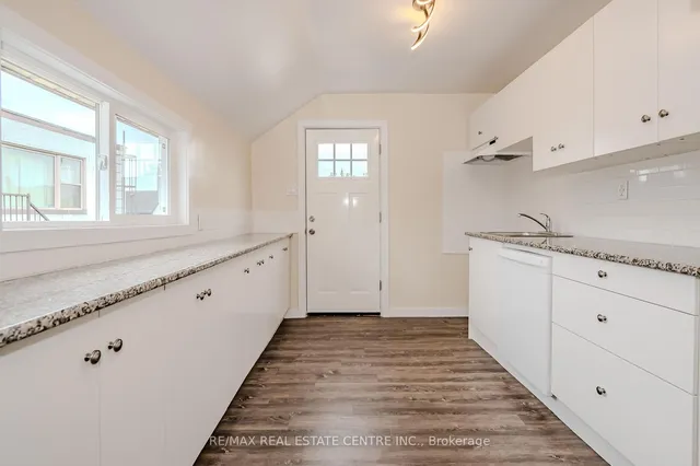 Additional image 11 of 73 Albany Ave