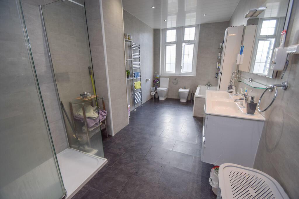 Additional image 12 of Wellington Crescent, Shipley