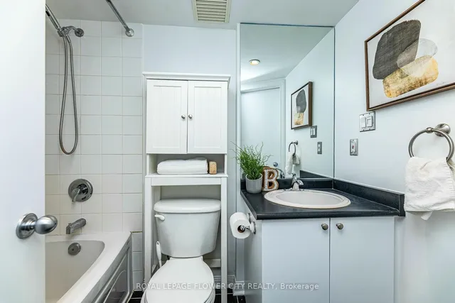 Additional image 35 of 11 Niagara St Unit 14